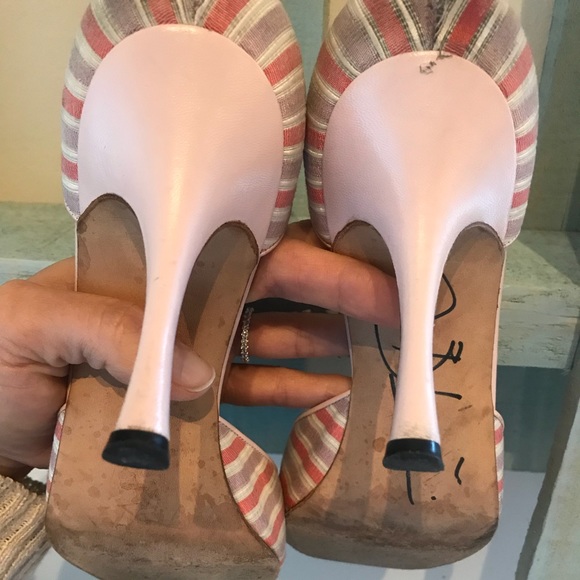 Autographed Manolo Blahnik Heels - Picture 6 of 8